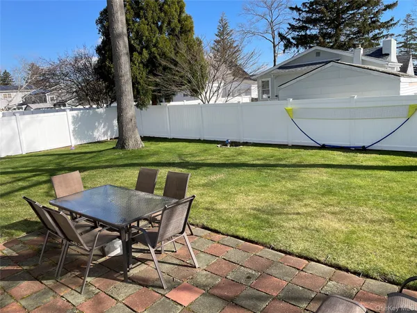 $724,990 | 152 North Fulton Avenue, Lindenhurst, NY 11757