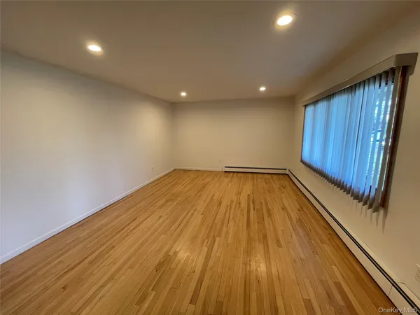 $724,990 | 152 North Fulton Avenue, Lindenhurst, NY 11757