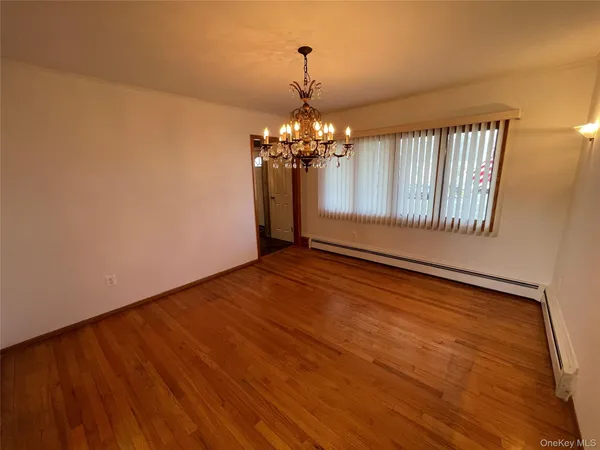 $724,990 | 152 North Fulton Avenue, Lindenhurst, NY 11757