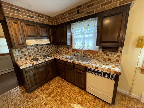 $724,990 | 152 North Fulton Avenue, Lindenhurst, NY 11757