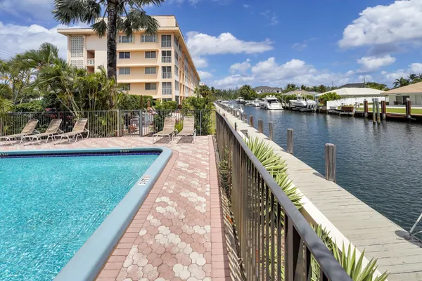 $2,600 | 750 Northeast Spanish River Boulevard, Unit 102, Boca Raton, FL 33431