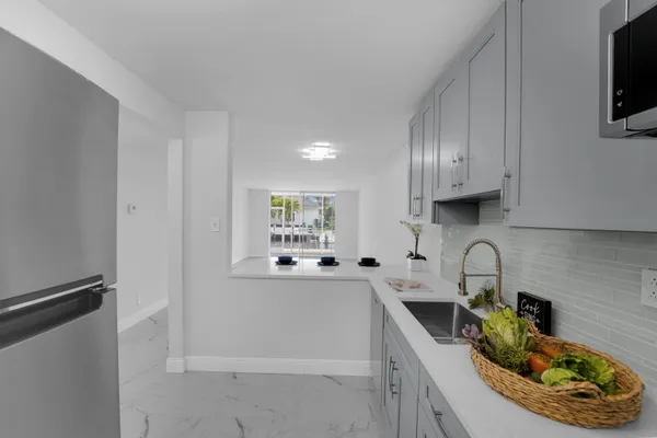 $2,600 | 750 Northeast Spanish River Boulevard, Unit 102, Boca Raton, FL 33431
