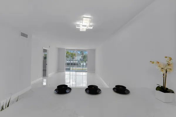 $2,600 | 750 Northeast Spanish River Boulevard, Unit 102, Boca Raton, FL 33431