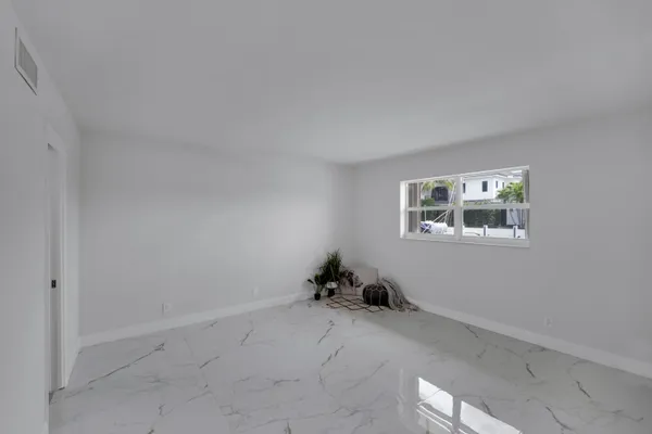 $2,600 | 750 Northeast Spanish River Boulevard, Unit 102, Boca Raton, FL 33431