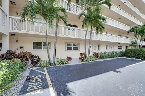 $2,600 | 750 Northeast Spanish River Boulevard, Unit 102, Boca Raton, FL 33431