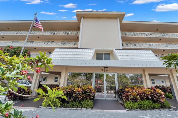 $2,600 | 750 Northeast Spanish River Boulevard, Unit 102, Boca Raton, FL 33431