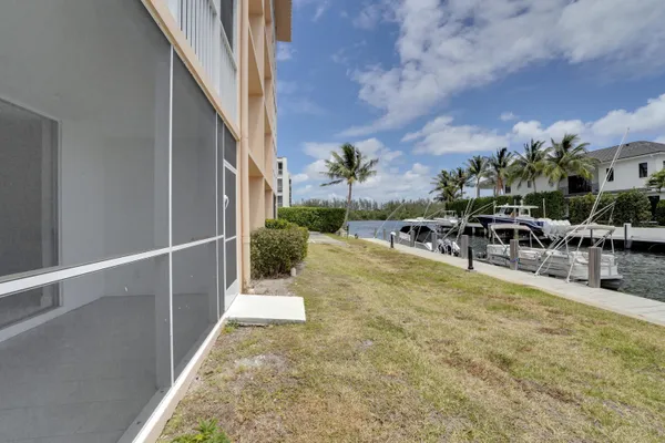 $2,600 | 750 Northeast Spanish River Boulevard, Unit 102, Boca Raton, FL 33431