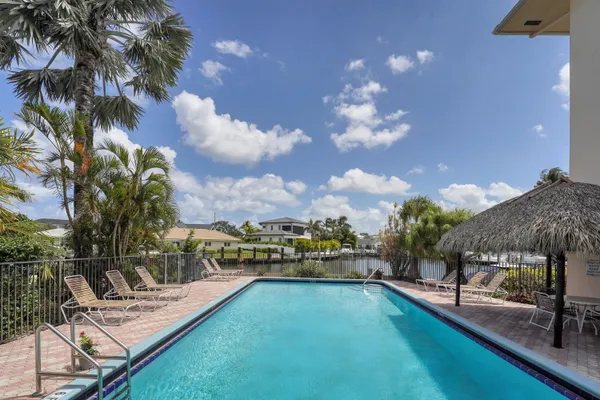 $2,600 | 750 Northeast Spanish River Boulevard, Unit 102, Boca Raton, FL 33431