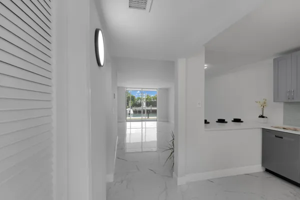 $2,600 | 750 Northeast Spanish River Boulevard, Unit 102, Boca Raton, FL 33431