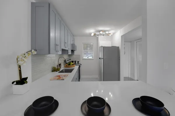$2,600 | 750 Northeast Spanish River Boulevard, Unit 102, Boca Raton, FL 33431