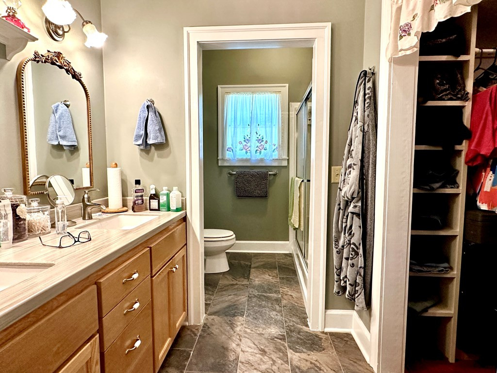 4146 Magnolia Pisgah Road Summit, MS 39666 - Photo 21 of 39 Primary bathroom