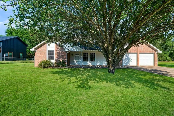 $267,500 | 329 Helena Drive, Powderly, TX 75473