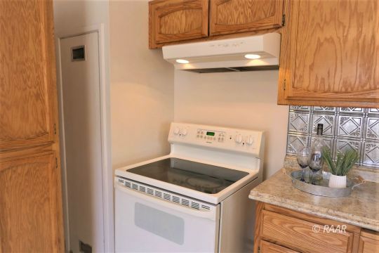 744 West Reeves Avenue Ridgecrest, CA 93555 - Photo 9 of 26 a view of utility room