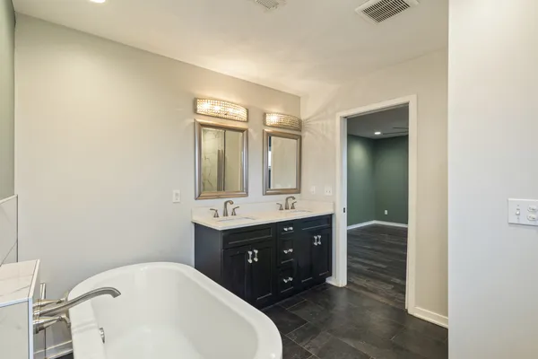 $285,000 | 4470 Russellville Road, Hopkinsville, KY 42240