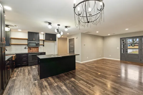 $285,000 | 4470 Russellville Road, Hopkinsville, KY 42240