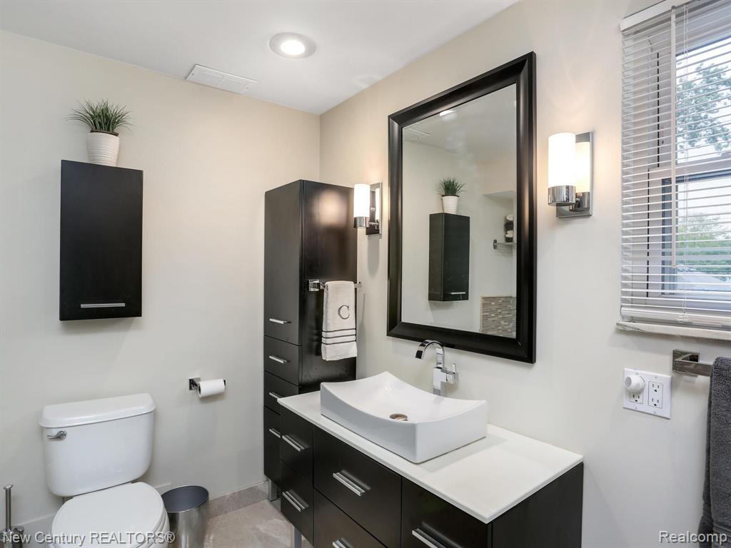 1010 Harvard Road Berkley, MI 48072 - Photo 21 of 28