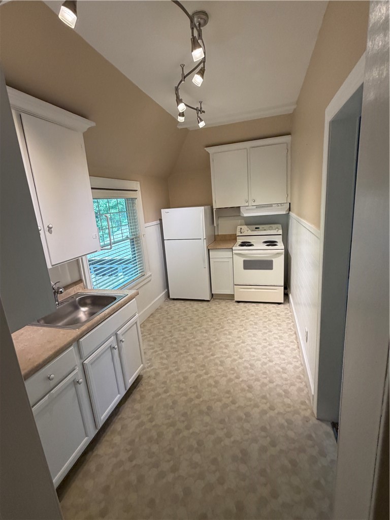 27 West Park Place, Unit 2F Woonsocket, RI 02895 - Photo 4 of 10 Kitchen