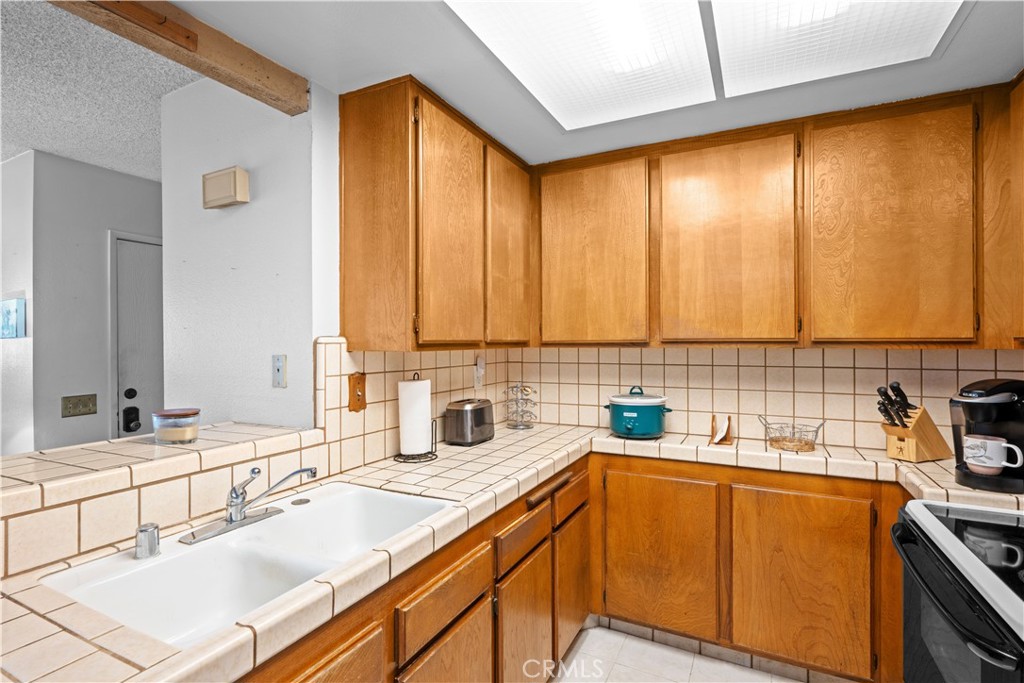 23 Country Mile Road Pomona, CA 91766 - Photo 7 of 36 Gallery Image 7