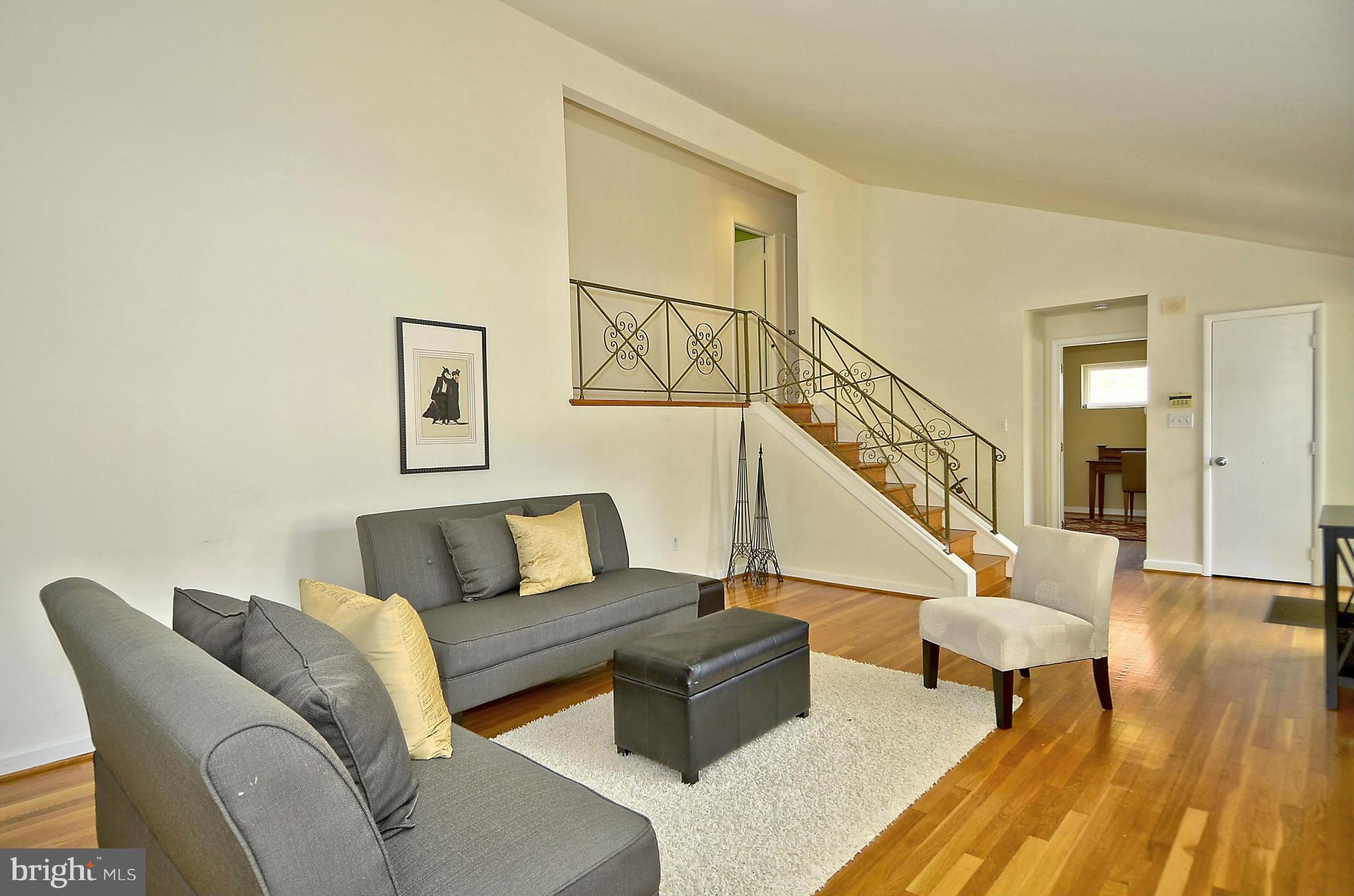 12912 Goodhill Road Silver Spring, MD 20906 - Photo 4 of 29 Living Room