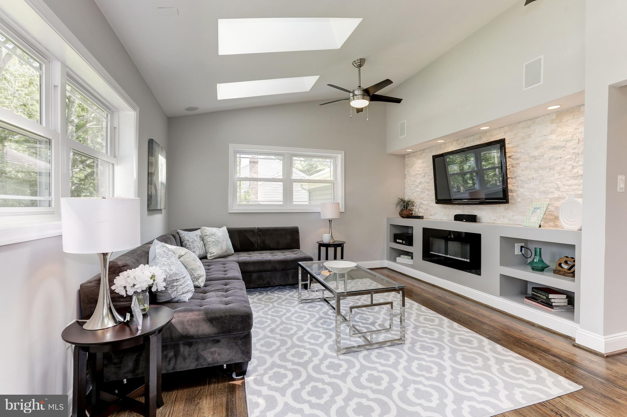 6509 White Post Road Centreville, VA 20121 - Photo 16 of 30 Family Room