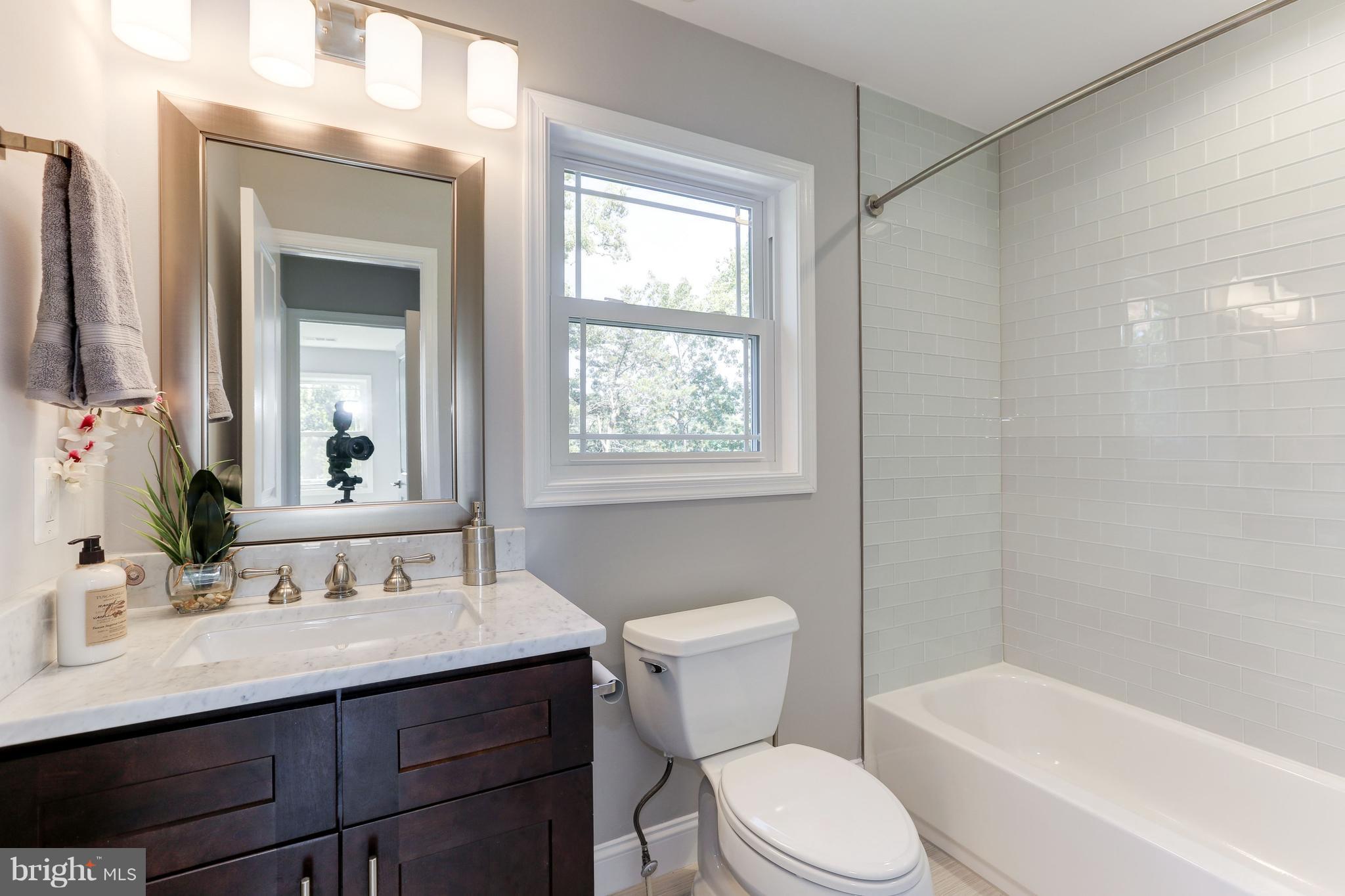 6509 White Post Road Centreville, VA 20121 - Photo 22 of 30 Bath