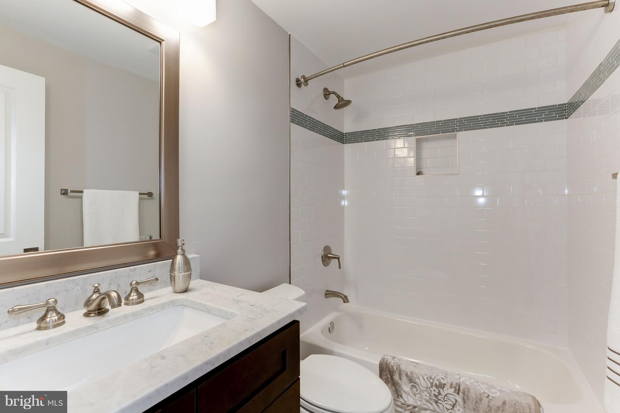 6509 White Post Road Centreville, VA 20121 - Photo 26 of 30 Bath