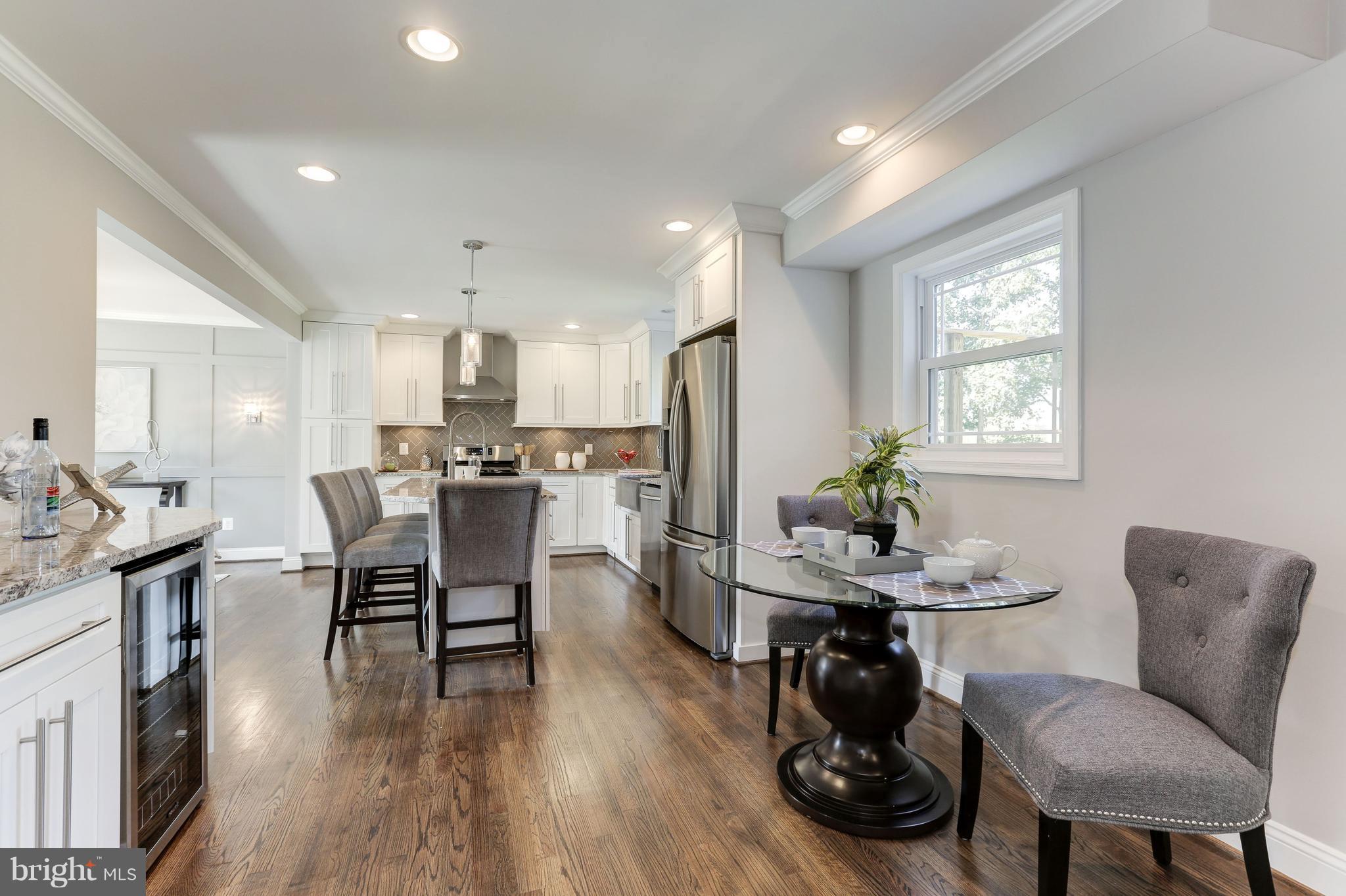 6509 White Post Road Centreville, VA 20121 - Photo 7 of 30 Dinette with wine bar