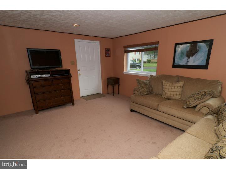 856 Sunnylea Road Lansdale, PA 19446 - Photo 11 of 25 Family Room