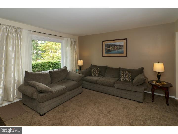 856 Sunnylea Road Lansdale, PA 19446 - Photo 3 of 25 Living Room