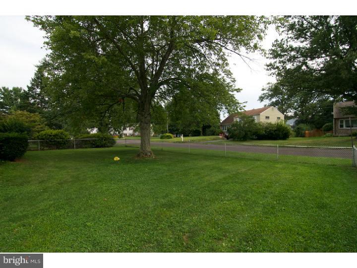 856 Sunnylea Road Lansdale, PA 19446 - Photo 24 of 25 Side Yard