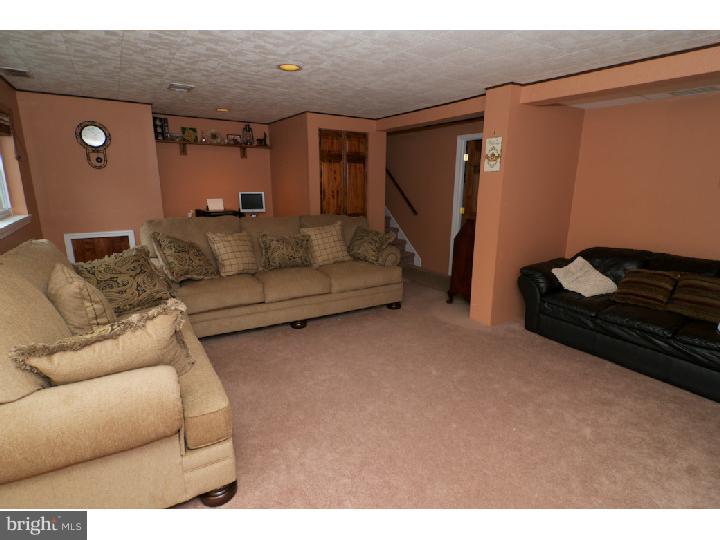 856 Sunnylea Road Lansdale, PA 19446 - Photo 10 of 25 Family Room