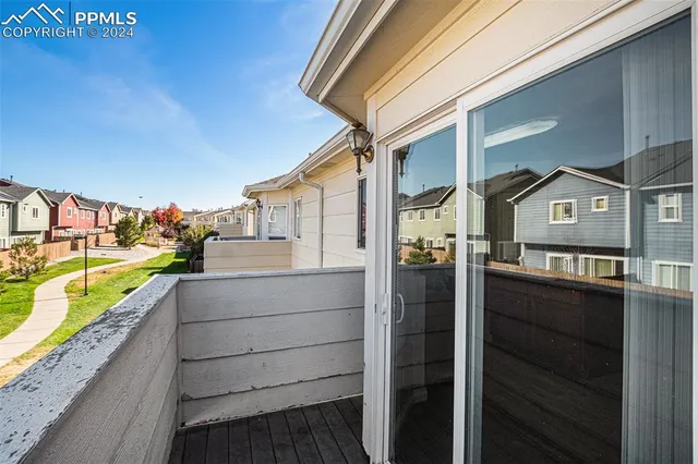 a view of houses with an outdoor space