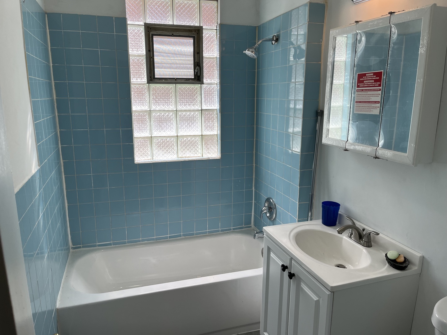 6916 South Lowe Avenue Chicago, IL 60621 - Photo 11 of 22 a bathroom with a tub sink and shower