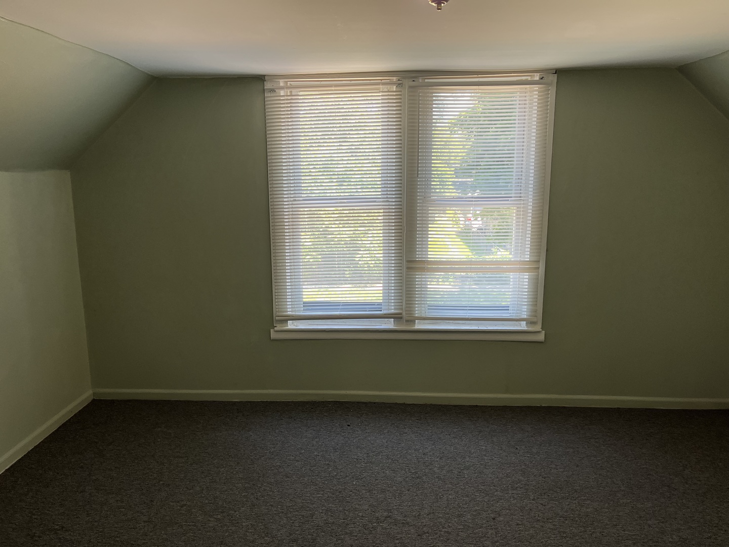 6916 South Lowe Avenue Chicago, IL 60621 - Photo 14 of 22 a view of an empty room with a window