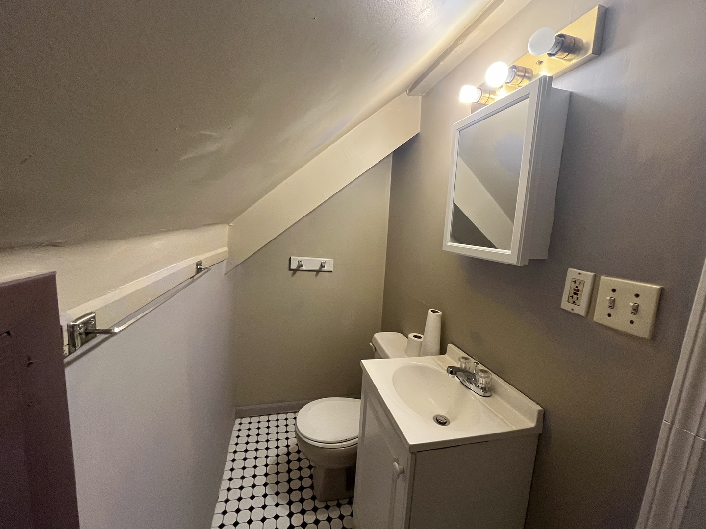 6916 South Lowe Avenue Chicago, IL 60621 - Photo 16 of 22 a bathroom with a sink toilet and shower