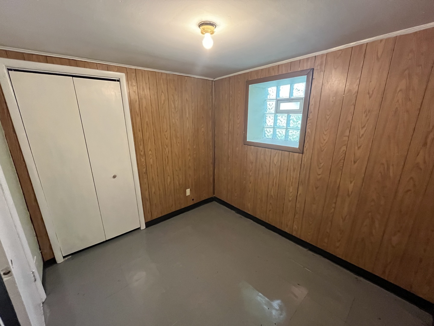 6916 South Lowe Avenue Chicago, IL 60621 - Photo 18 of 22 an empty room with windows