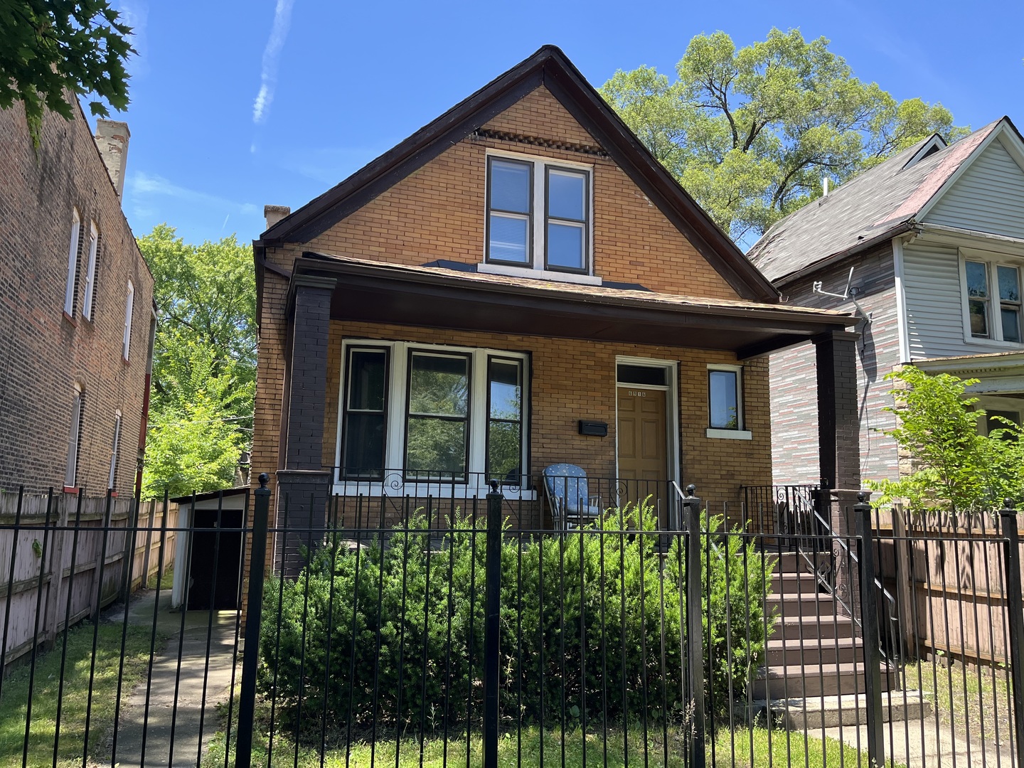 6916 South Lowe Avenue Chicago, IL 60621 - Photo 2 of 22 a front view of a house with garden