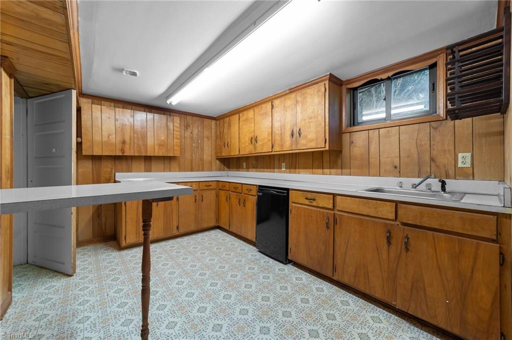3432 Edgefield Road Greensboro, NC 27409 - Photo 20 of 34 Downstairs Kitchen