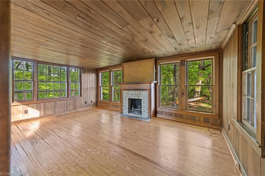 3432 Edgefield Road Greensboro, NC 27409 - Photo 30 of 34 Cottage Interior