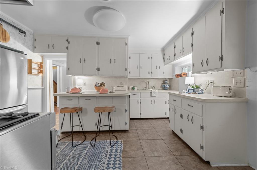 3432 Edgefield Road Greensboro, NC 27409 - Photo 6 of 34 Kitchen