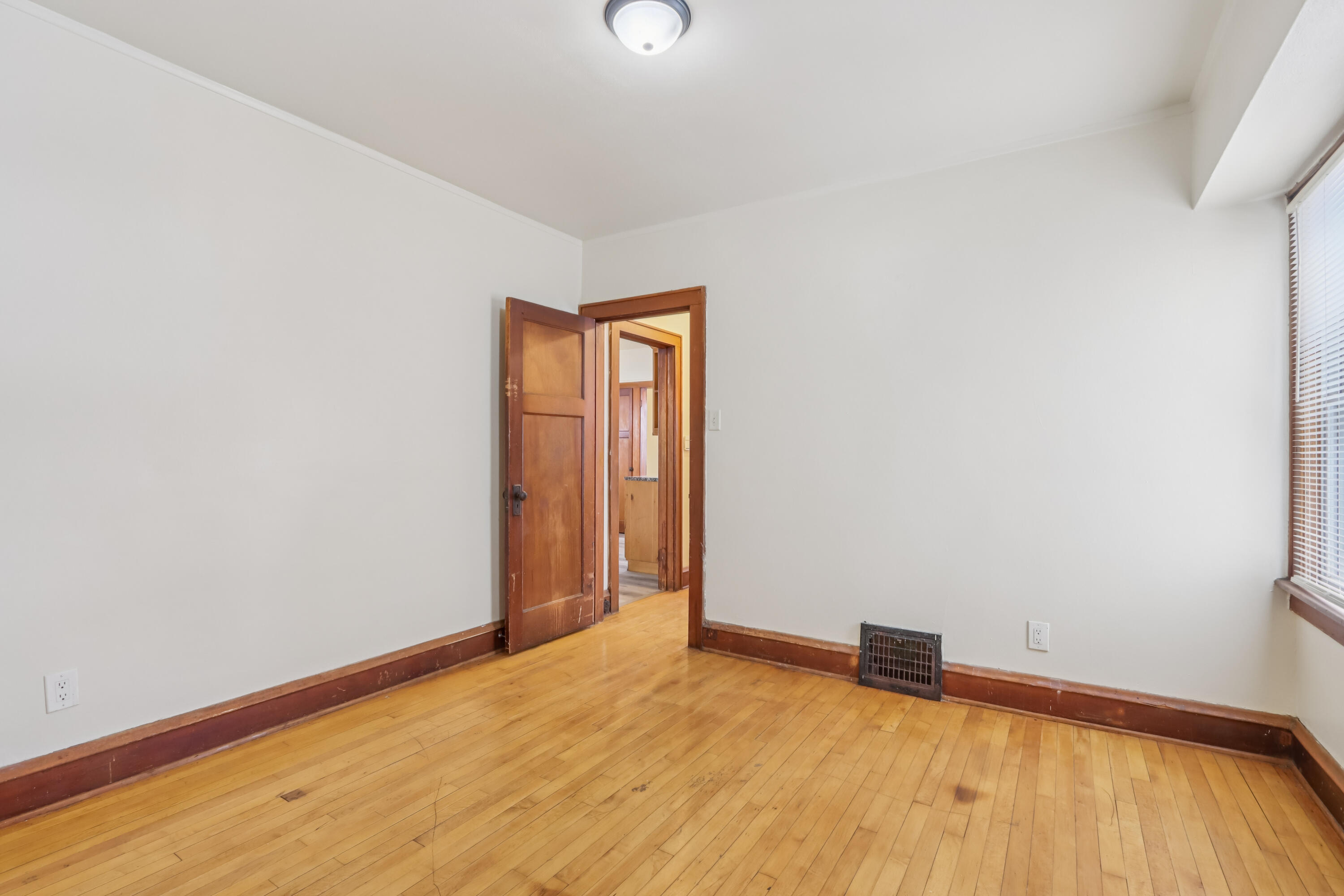 4027 North 24th Place Milwaukee, WI 53209 - Photo 12 of 29 12-print-N 24th Pl-S0201-025