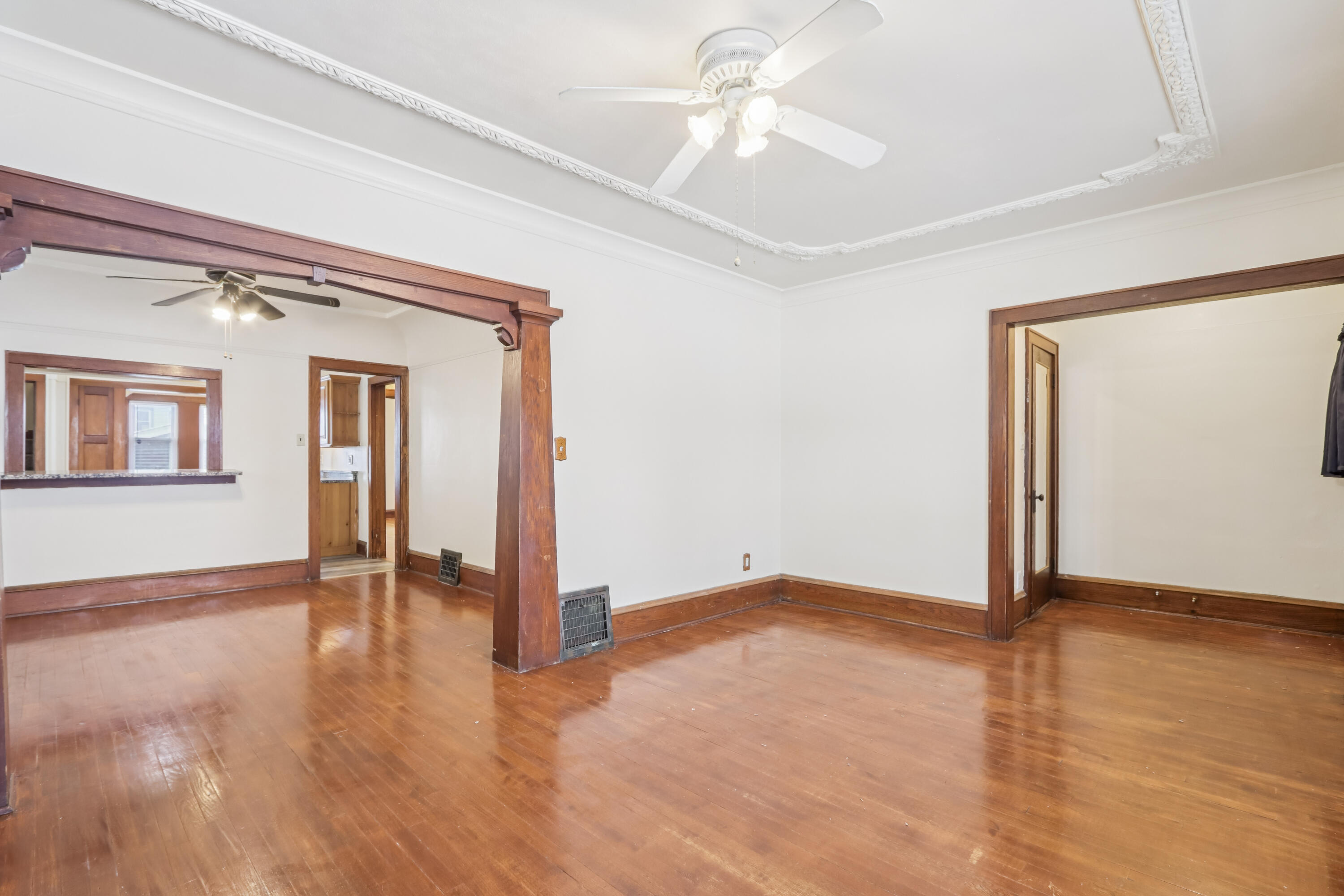 4027 North 24th Place Milwaukee, WI 53209 - Photo 4 of 29 4-print-N 24th Pl-S0201-011