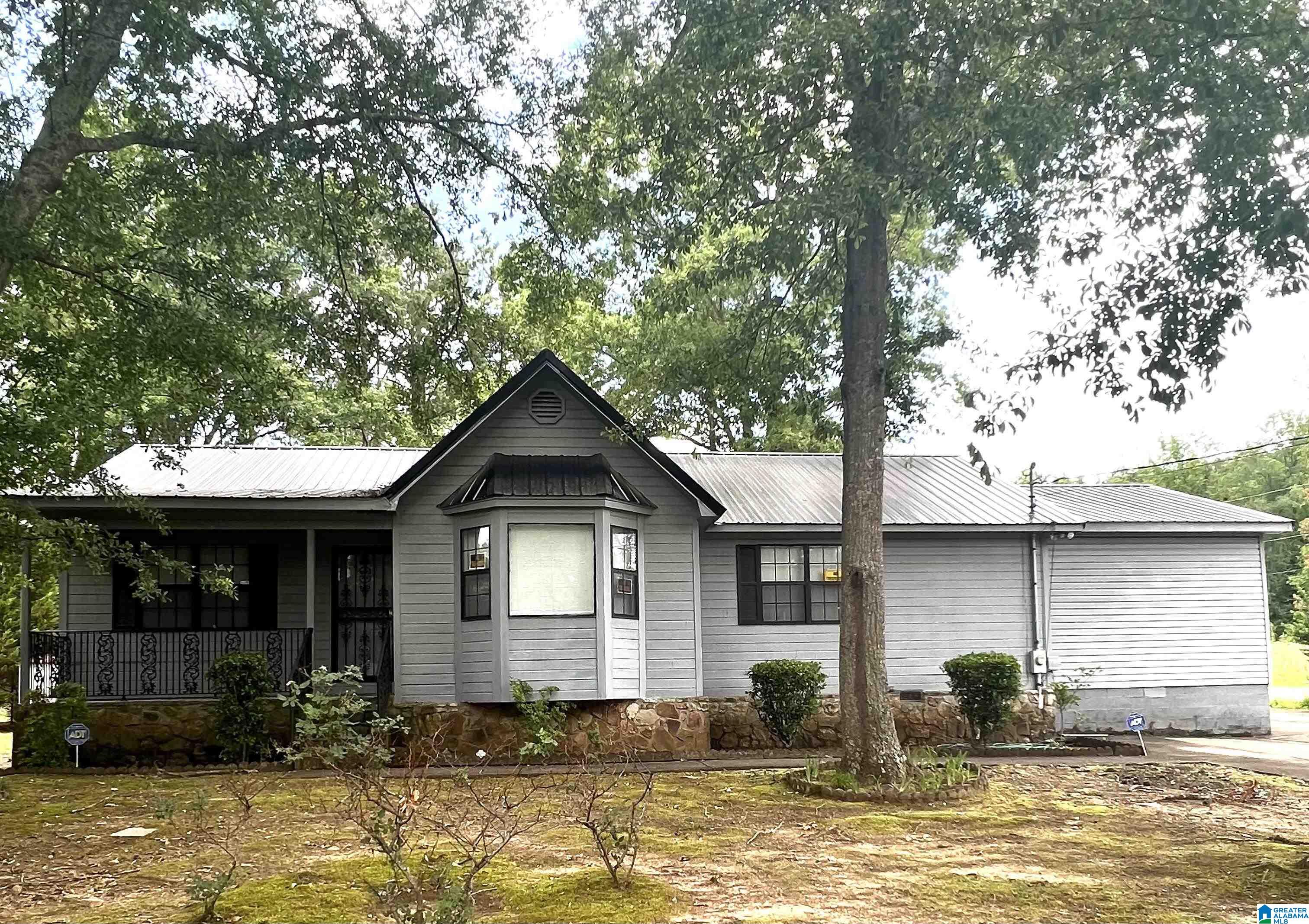 623 Chestnut Street Anniston, AL 36201 - Photo 1 of 20