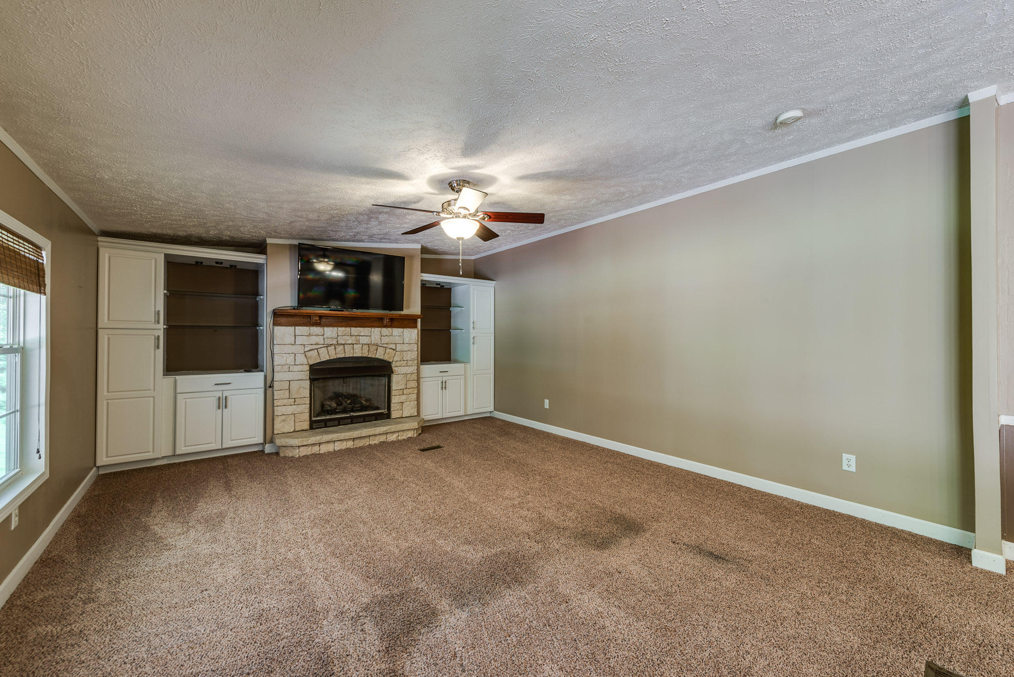 2151 Leffle Webb Road Crossville, TN 38572 - Photo 16 of 39 Family Room-4