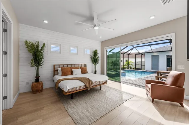 a en suite bathroom with a double vanity sink and a mirror