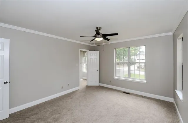a en suite bathroom with a double vanity sink and mirror
