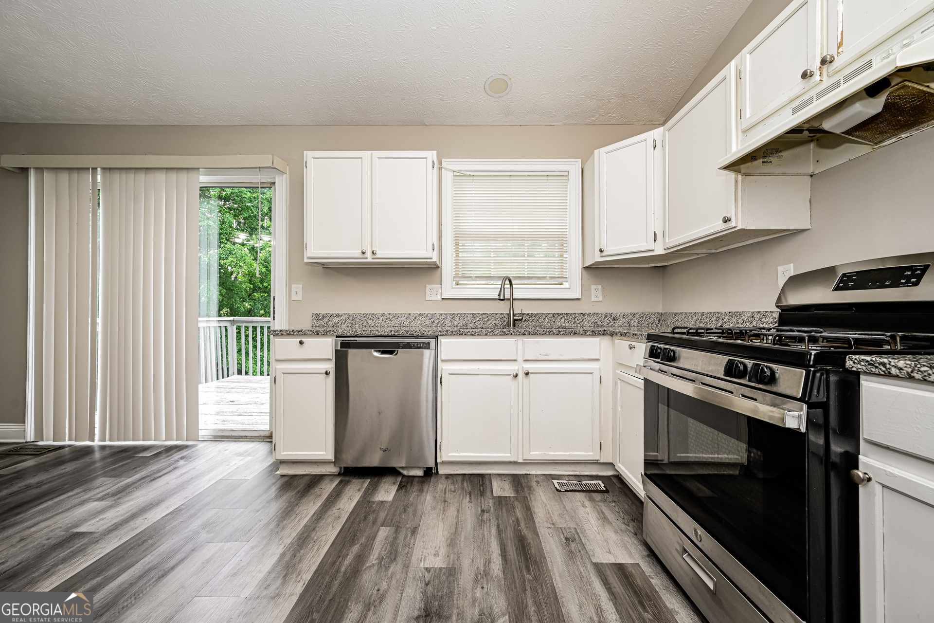6155 Raleigh Oaks Court Lithonia, GA 30058 - Photo 7 of 22