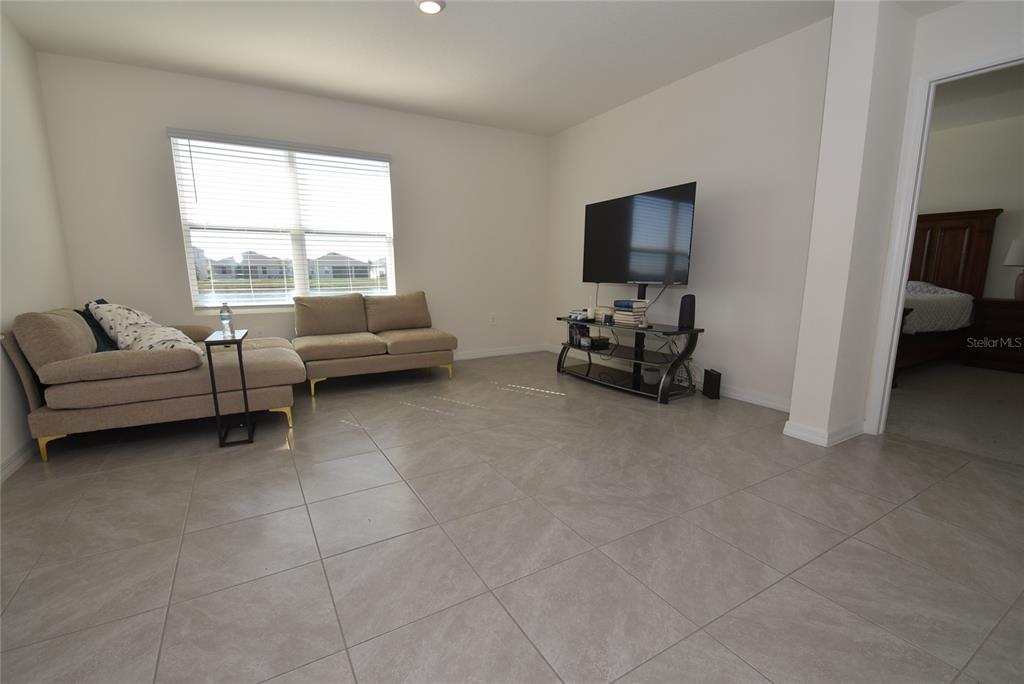 17918 Canopy Place Bradenton, FL 34211 - Photo 4 of 15 a living room with furniture and a window