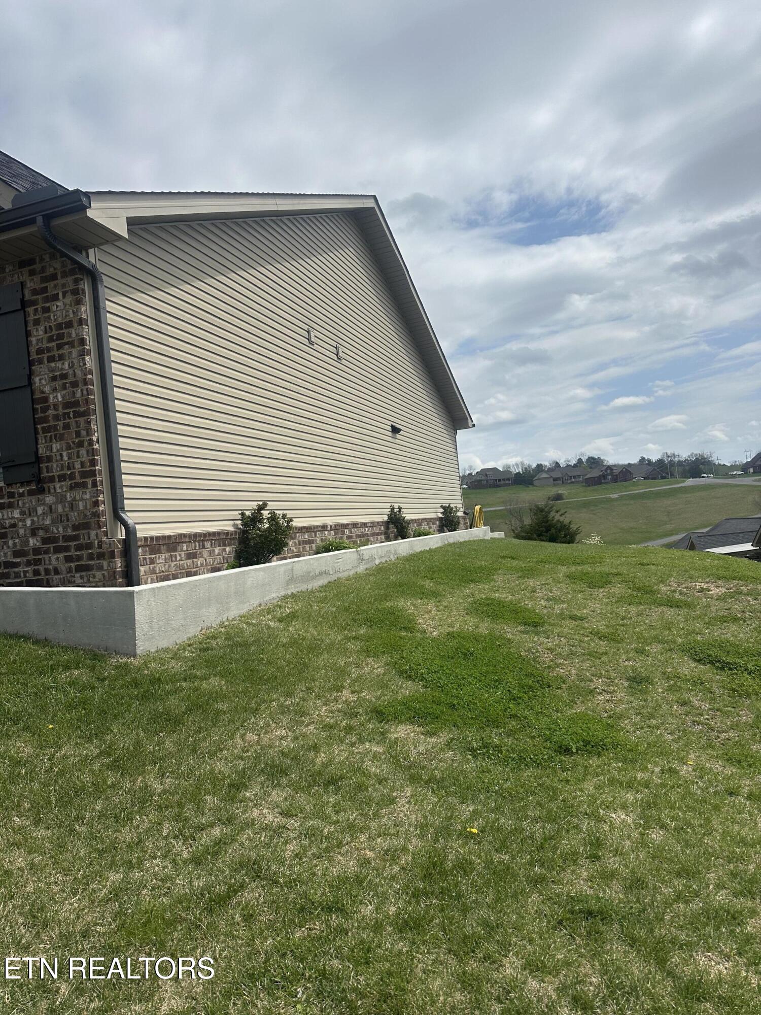 114 Cornerstone Lane Harrogate, TN 37752 - Photo 2 of 19 IMG_1464