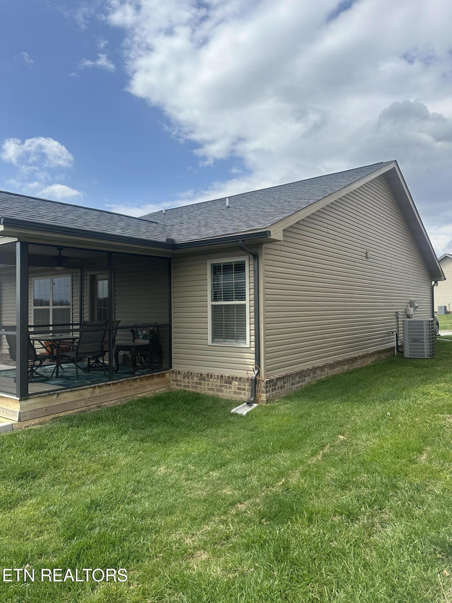 114 Cornerstone Lane Harrogate, TN 37752 - Photo 4 of 19 IMG_1467